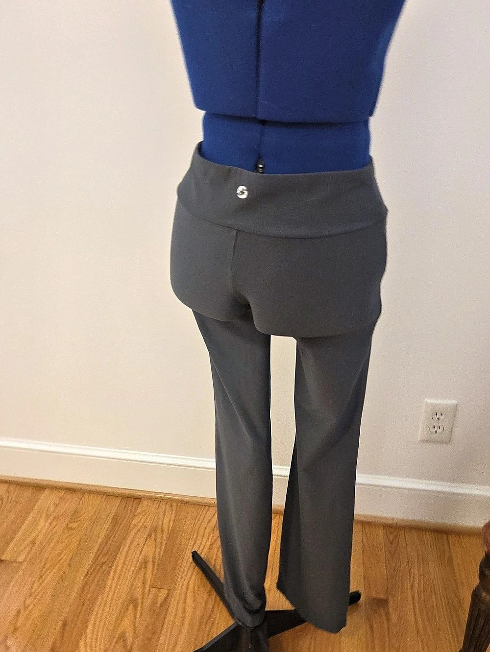 Aerie Fit Workout Pant Gray Straight-Leg Pant - Picture 6 of 6